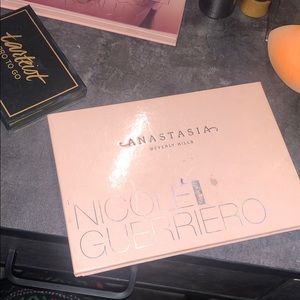 Anastasia highlighter (USED)